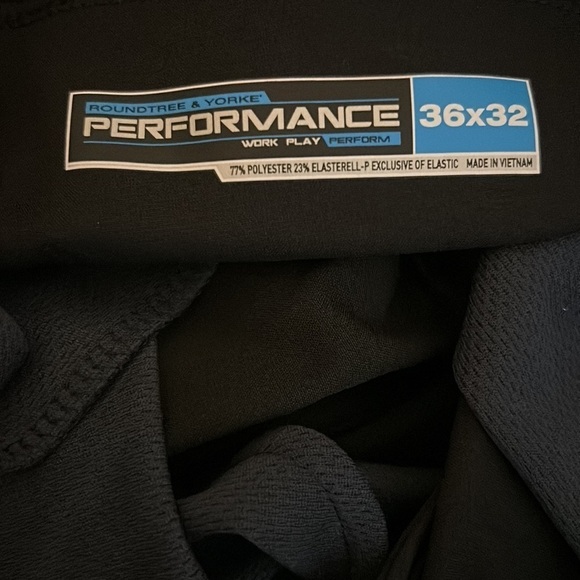 NWT Roundtree & York Performance Tech Flat Front pants. Men’s size 36x32. - Picture 8 of 8